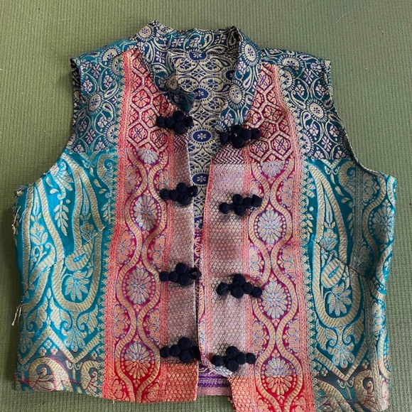 Gorgeous Thai Vest - Picture 2 of 4